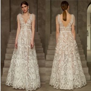 Bronx & Banco Tunisia White Floral Bridal Gown size US 4 (small) NEW! With tags!